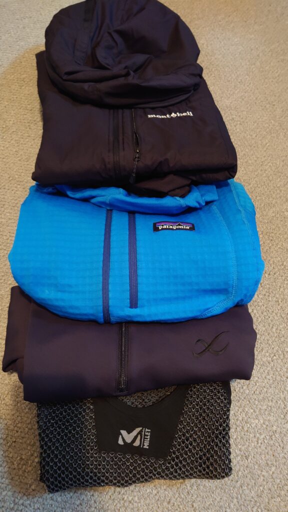 上半身用、スノーボード用のレイヤリング装備(ドライレイヤー・ベースレイヤー・ミドルレイヤー・アウター)を紹介するイメージ画像